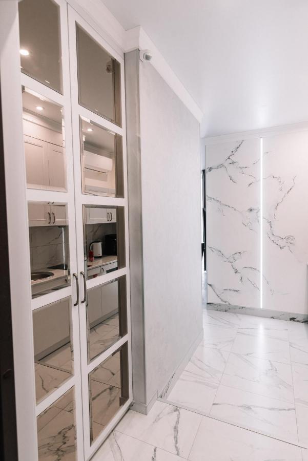 Royal Tower Vip Smart Apartments 3 Kyiv Exterior photo